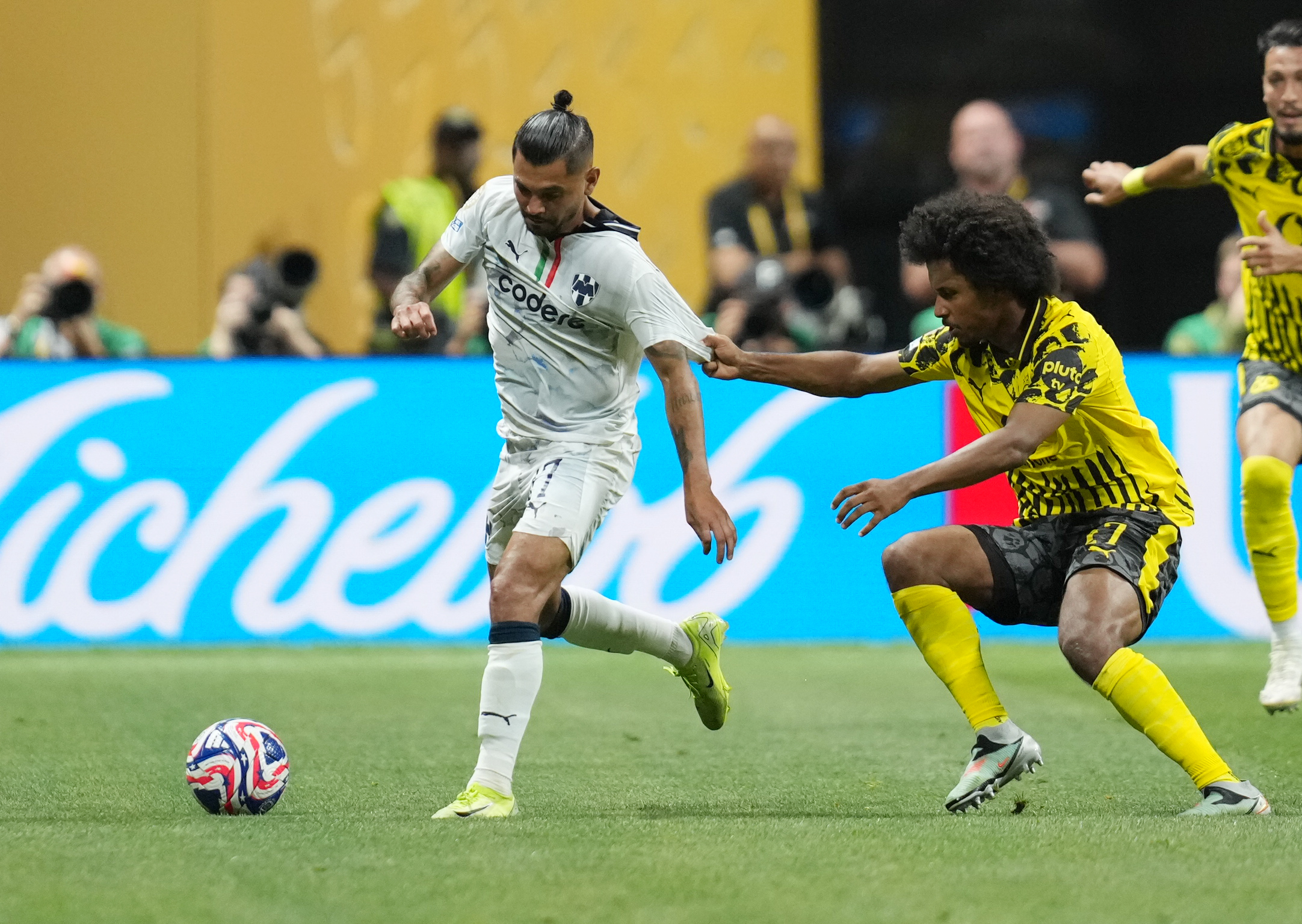 关于意大利球队崭露头角，多特蒙德无缘晋级的信息